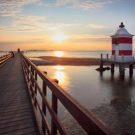 Comfy Near The Apartman *